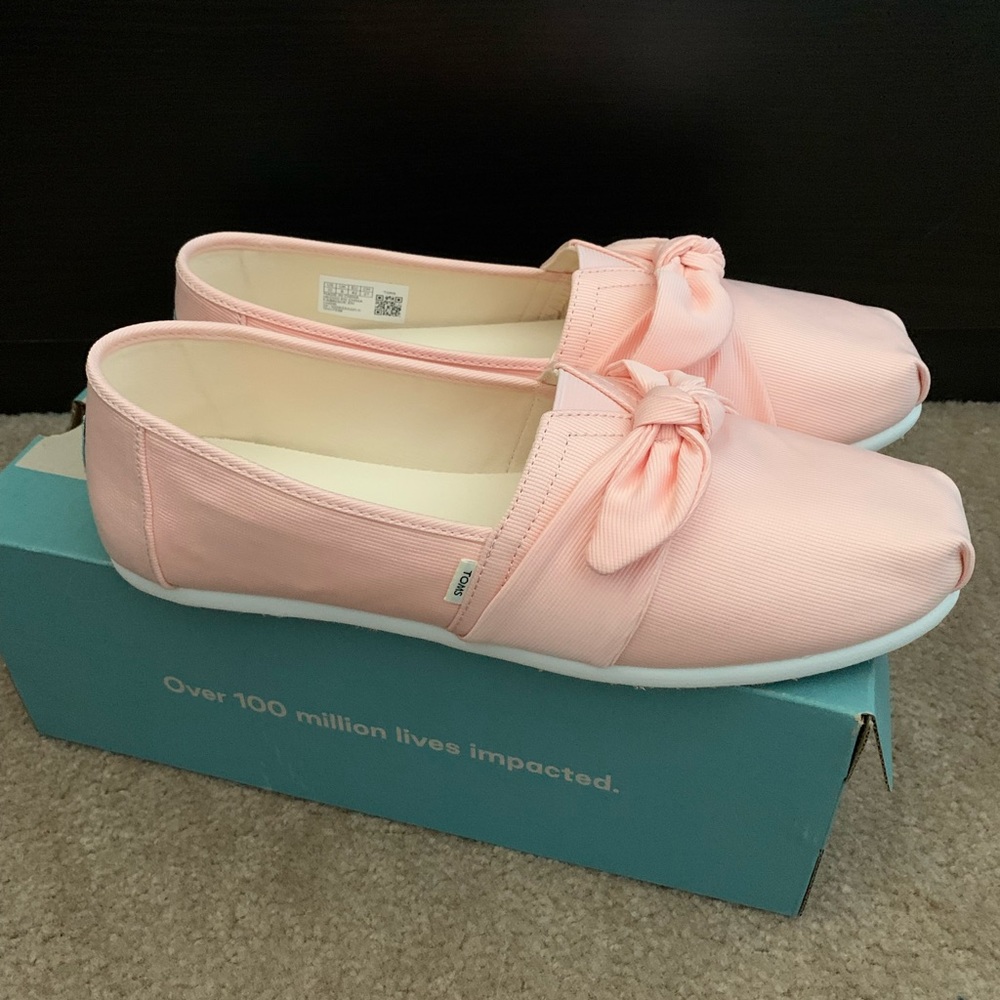 Brand New TOMS
